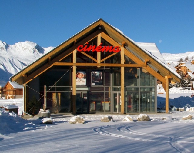 Les Aiguilles cinema