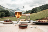 Repas en terrase Les Cèdres