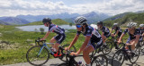 Cyclistes dans l'ascension du Col de la Croix de fer