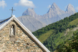 Eglise Saint Saturnin et Aiguilles d'Arves Eglise Saint Saturnin et Aiguilles d'Arves