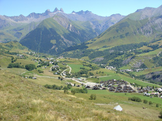 Hameau de La Chal à Saint Jean d'Arves en été