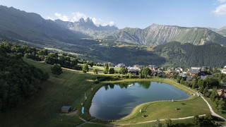 Plan d'eau vu du ciel