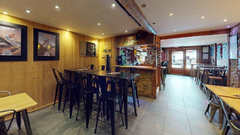 Vue oblique de l'intérieur de l'Atelier Café