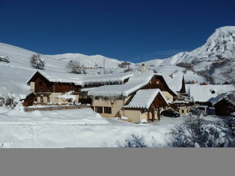 Clos d'ornon chalet sous la neige
