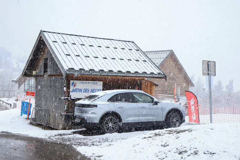 Borne de recharge voitures électriques_Saint-Jean-d'Arves