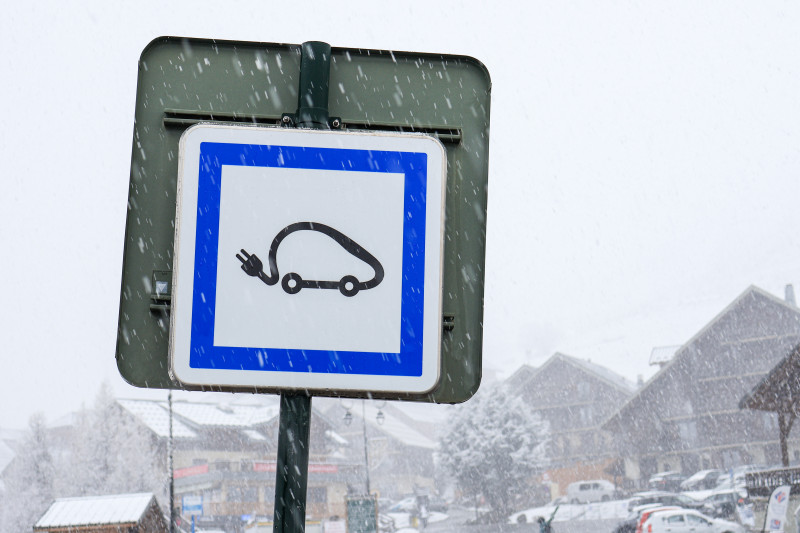 Borne de recharge voitures électriques_Saint-Jean-d'Arves