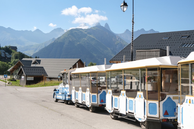 Le Trans'Arvan Express - © OT Saint Jean d'Arves-Les Sybelles Le Trans'Arvan Express