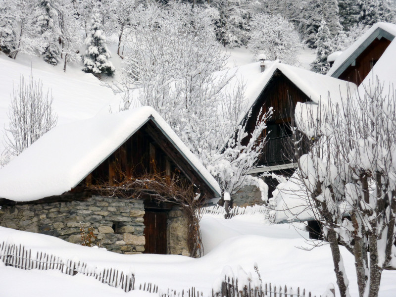 Hameau Entraigues - © OT Chal - don N.Santinon Hameau Entraigues