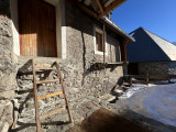 Maison du Poingt_authentieke stenen gevel Maison du Poingt_authentieke stenen gevel