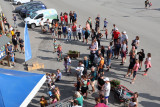 Vacanciers attendant les résultats du parcours d'orientation