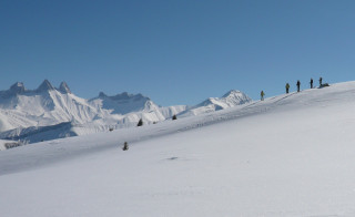 Raquettes face aux Aiguilles d'Arves