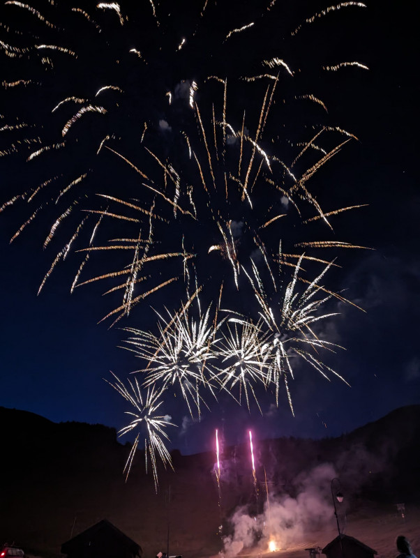 Feu d'artifice du 14 juillet dans le ciel de Saint Jean d'Arves