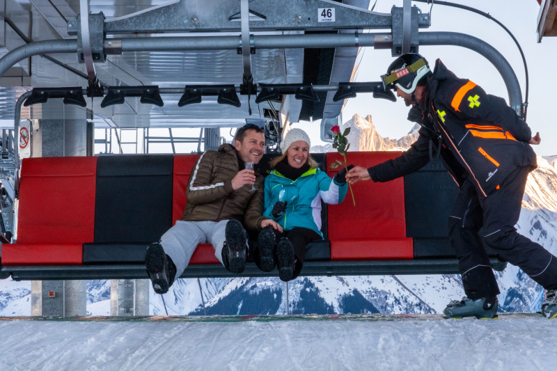 Une rose au sommet pour la Saint Valentin à Saint Jean d'Arves