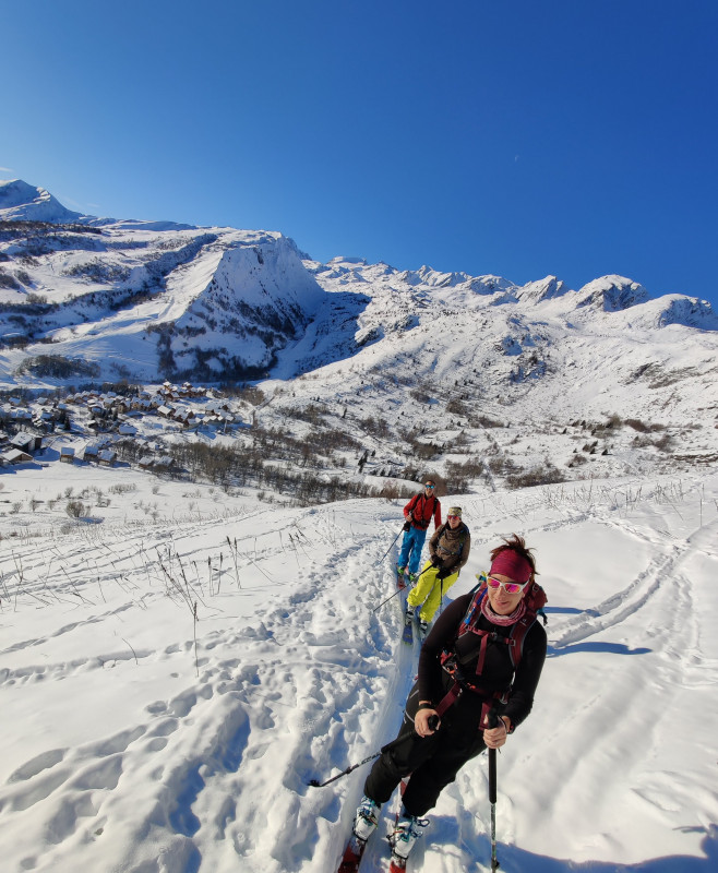 Ski mountaineering with a skiing instructor from ESF_Saint-Jean-d'Arves